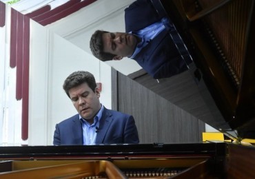 Денис Мацуев вручил стипендии фонда "Новые имена" шести юным уральским музыкантам